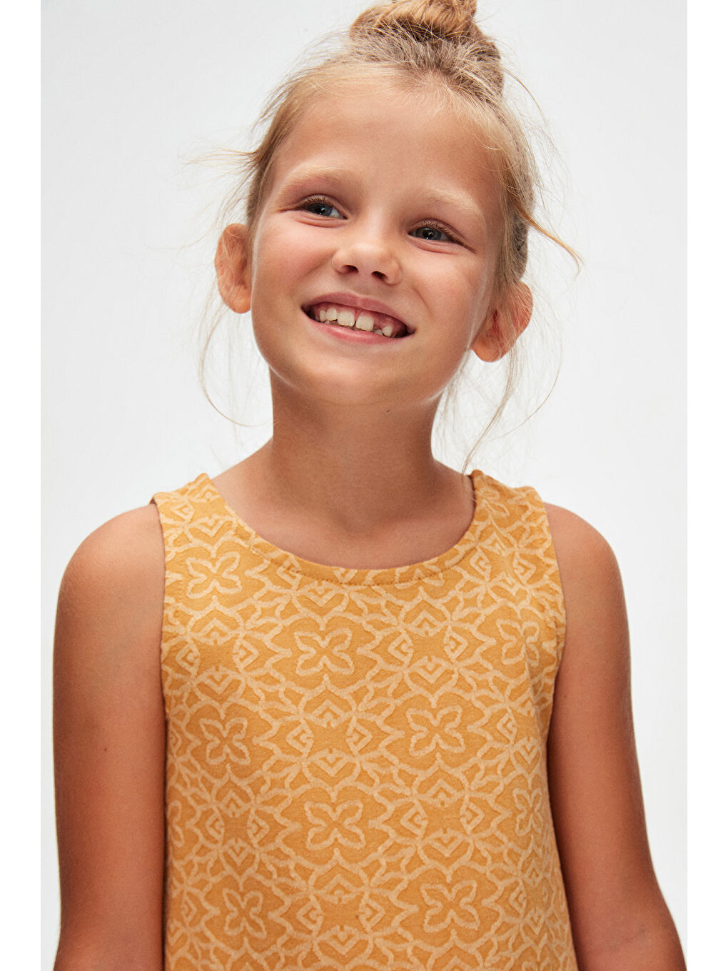 Sarı Hardal Yonca Desen Kız Çocuk Fırfırlı Çan Etekli Elbise-4