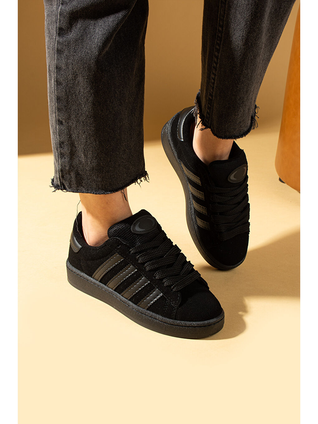 Kalın Bağcıklı Şerit Detaylı Rahat Taban Kadın Sneakers 001-3458-25Siyah-2