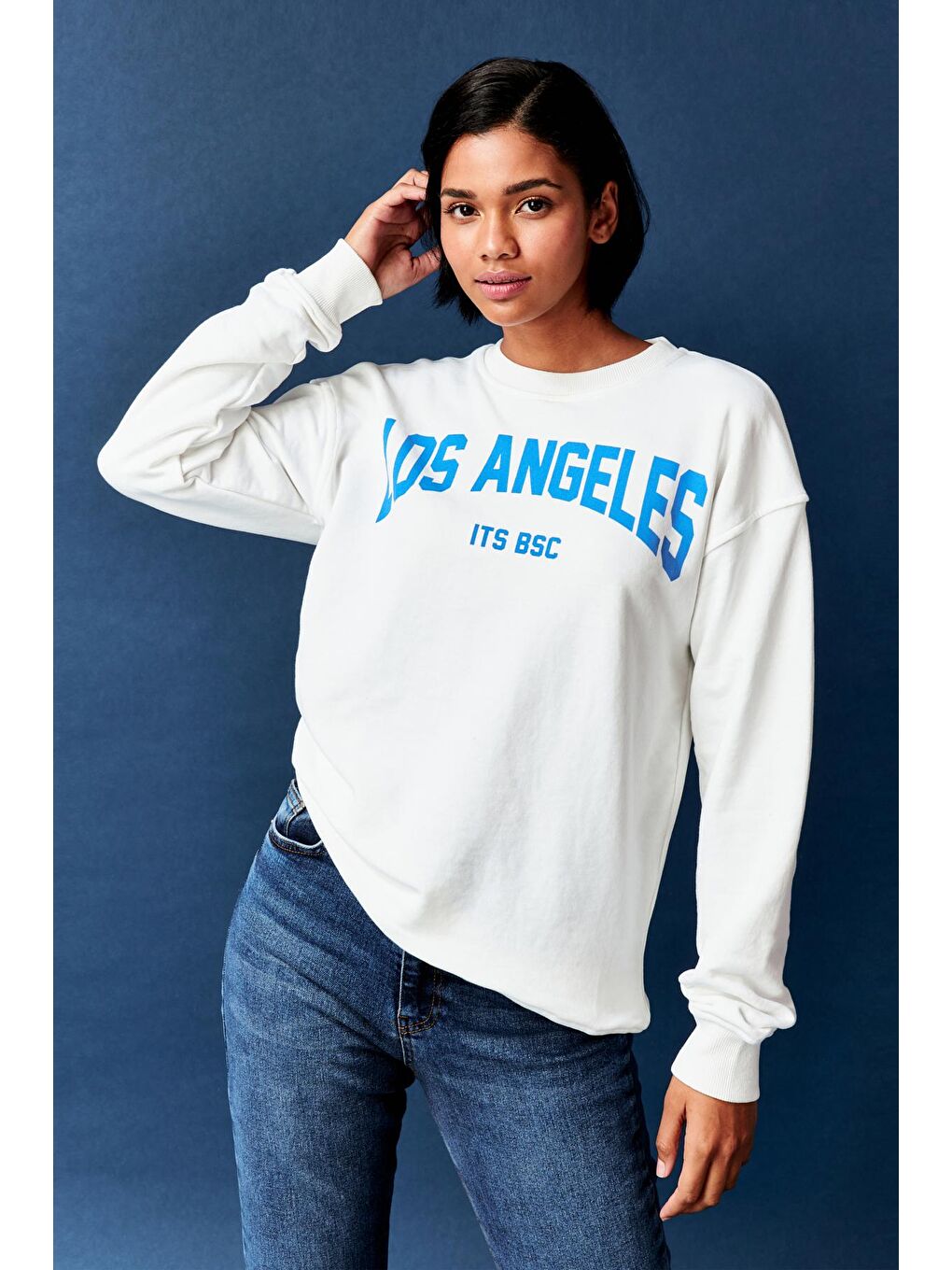 it's basic Beyaz Kadın Beyaz Renk Los Angeles Baskılı Oversize Üç İplik Sweatshirt - 2