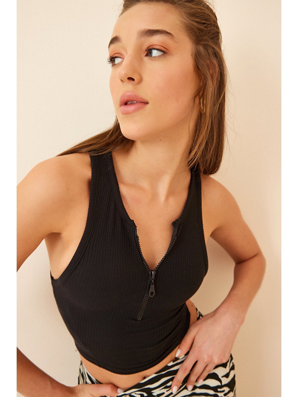 Siyah Fermuarlı Fitilli Crop Örme Bluz SİYAH lyk0007-1