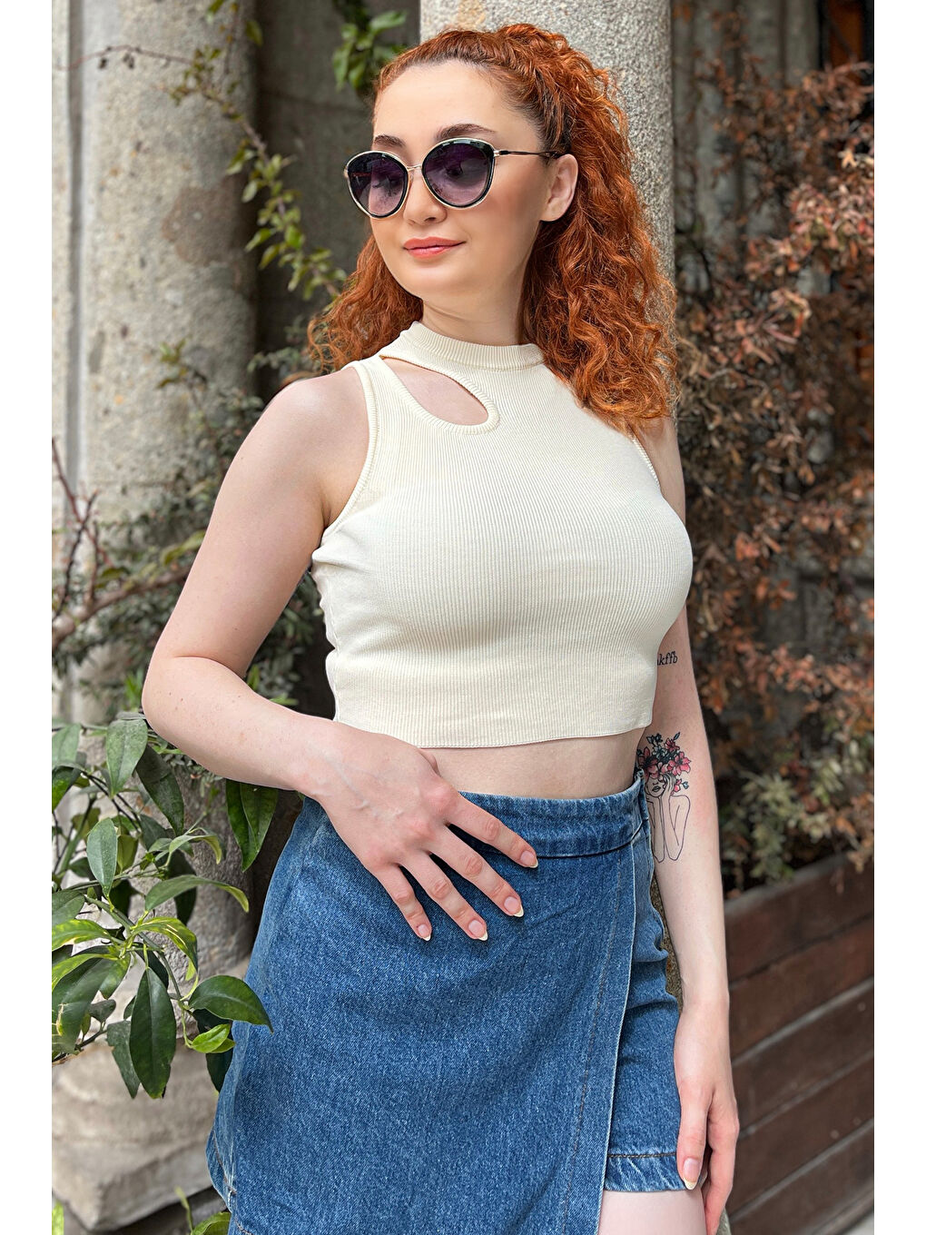 GÜLSELİ Bej Ön Pencereli Bisiklet Yaka Kadın Kaşkorse Crop Top Bluz - 2