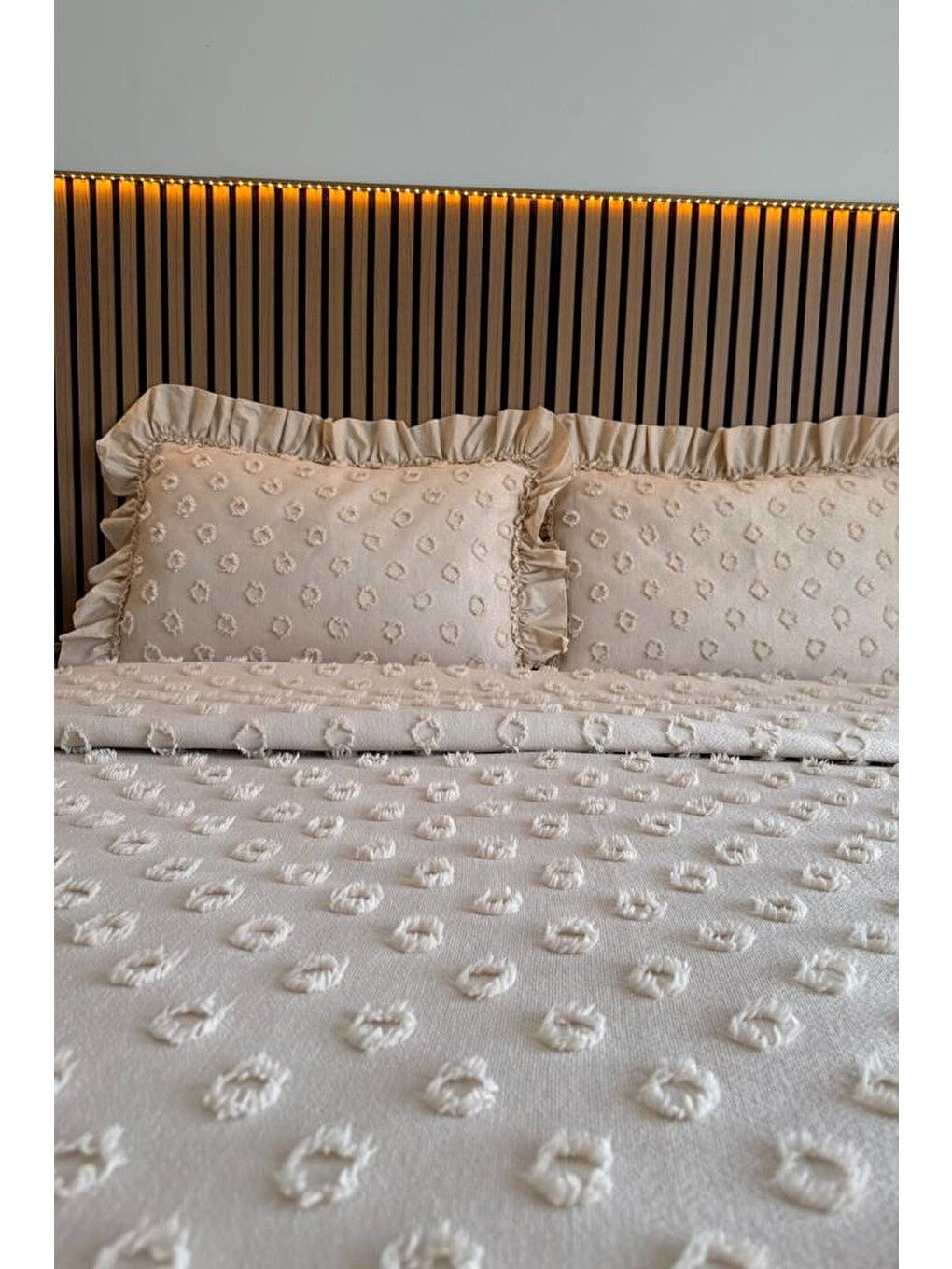 Ruffle Konik 3 Parça Çift Kişilik Pike Takımı Bej-1