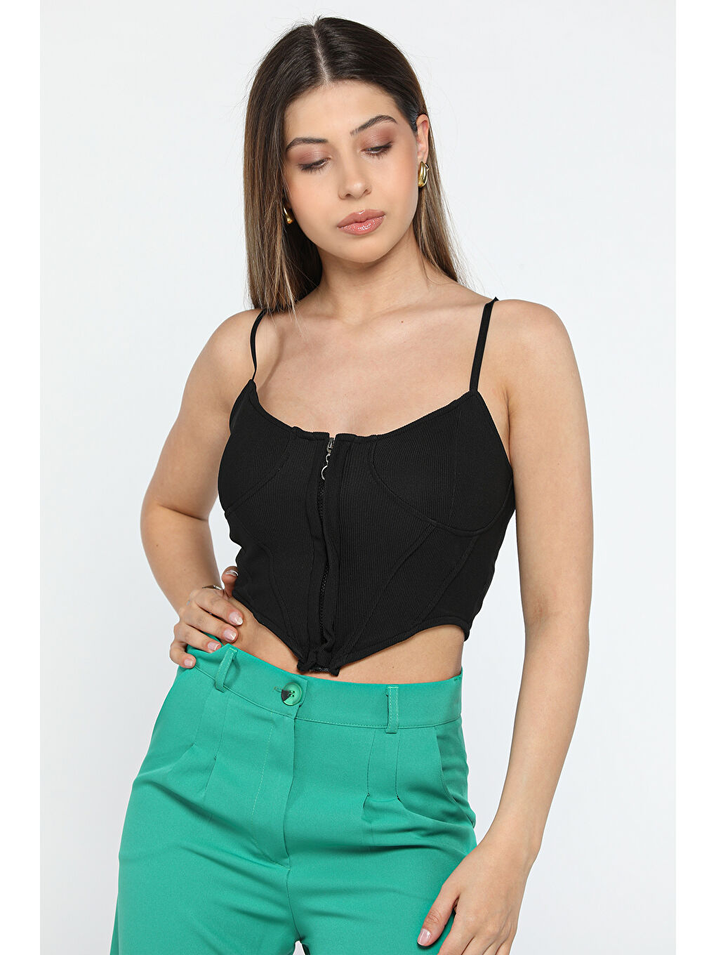 GÜLSELİ Siyah Ayarlanabilir Askılı Ön Fermuarlı Kadın Elastanlı Crop Top Bluz