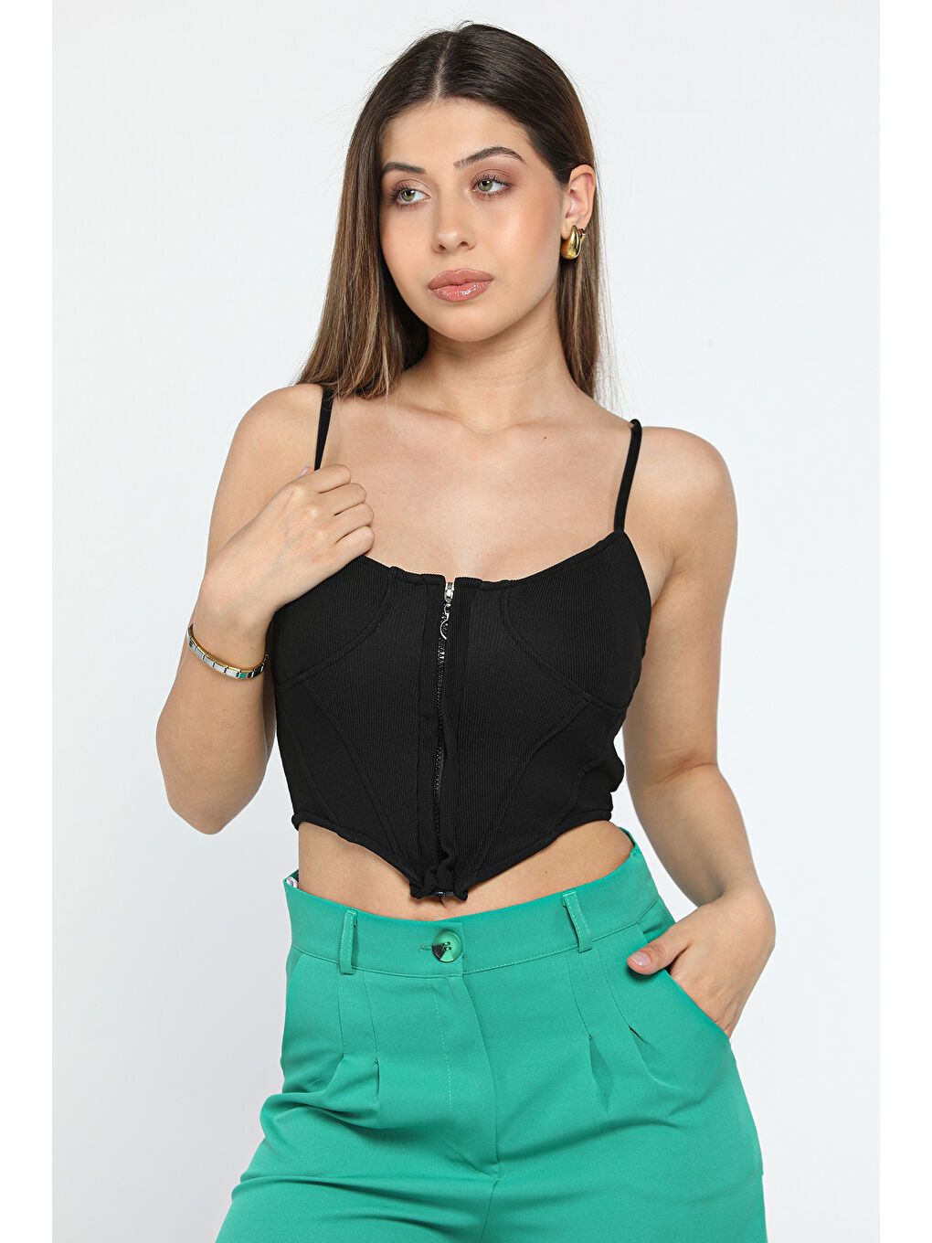 GÜLSELİ Siyah Ayarlanabilir Askılı Ön Fermuarlı Kadın Elastanlı Crop Top Bluz - 2