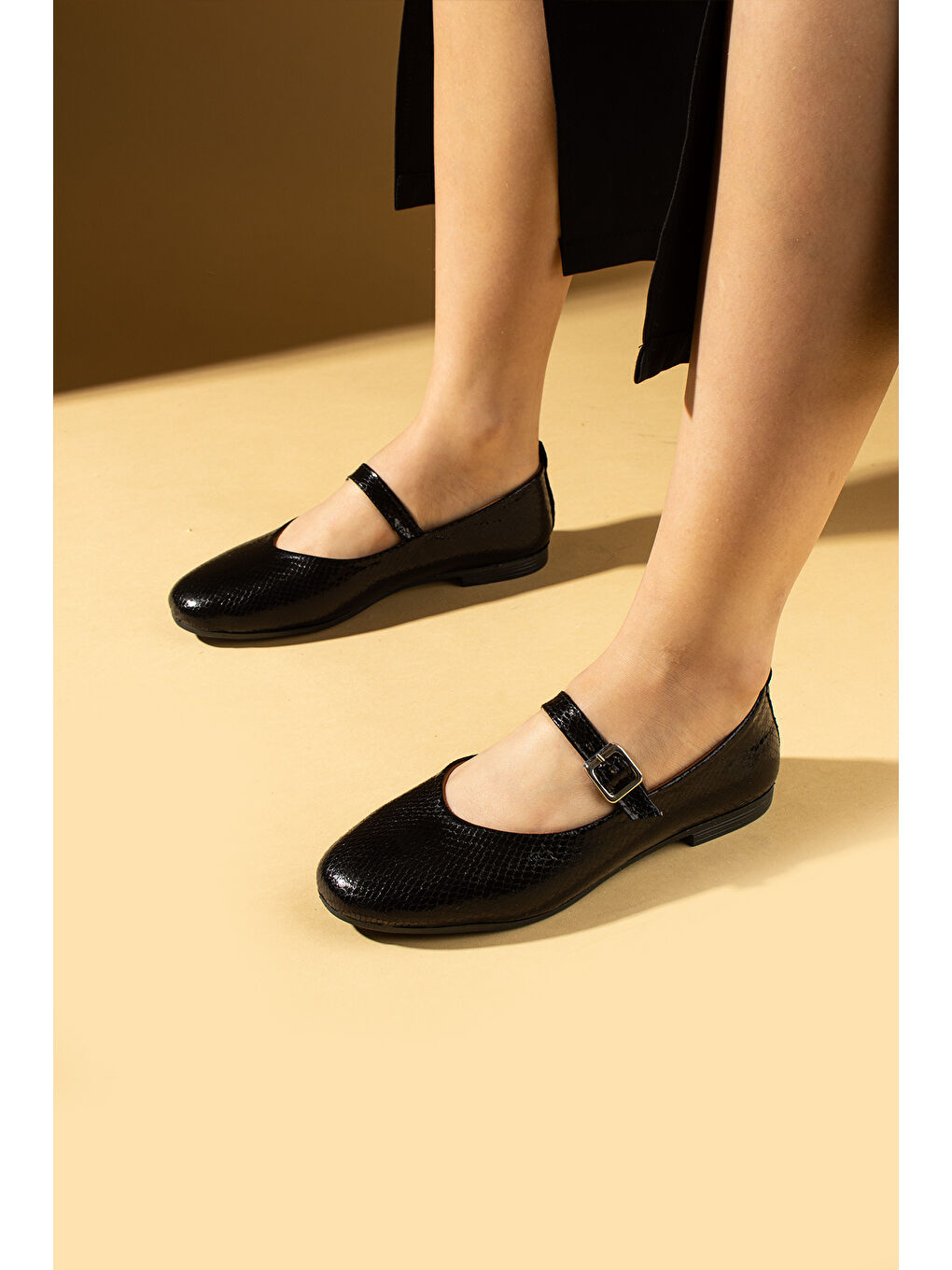 Siyah Kroko Desenli Tokalı Rahat Kalıp Kadın Babet 57-52-25Yılan