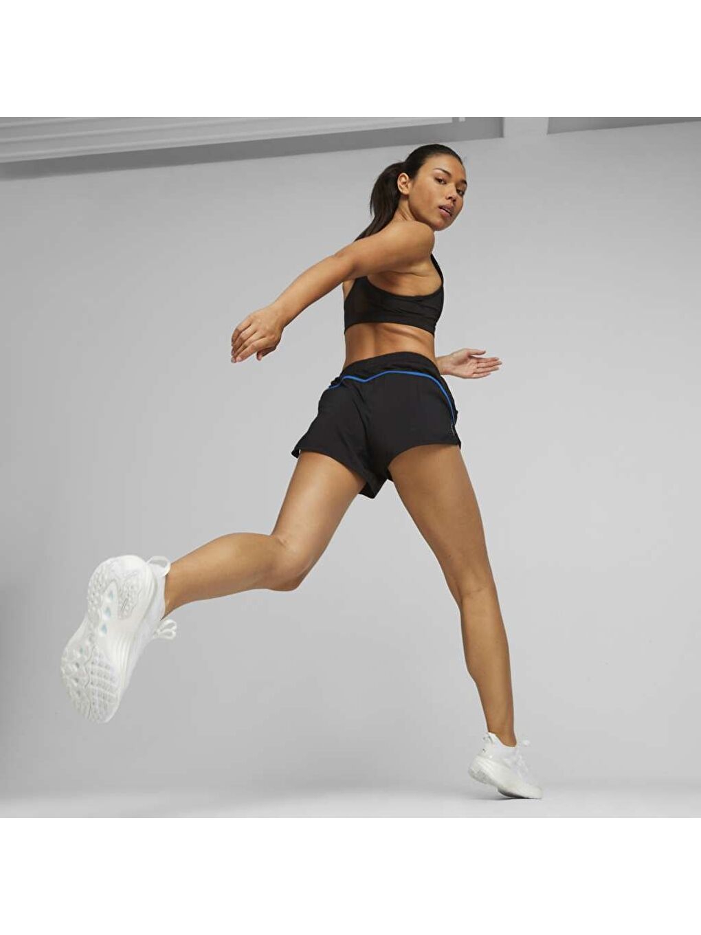 Run Favorite Velocity 3 Inch Kadın Siyah Şort-1