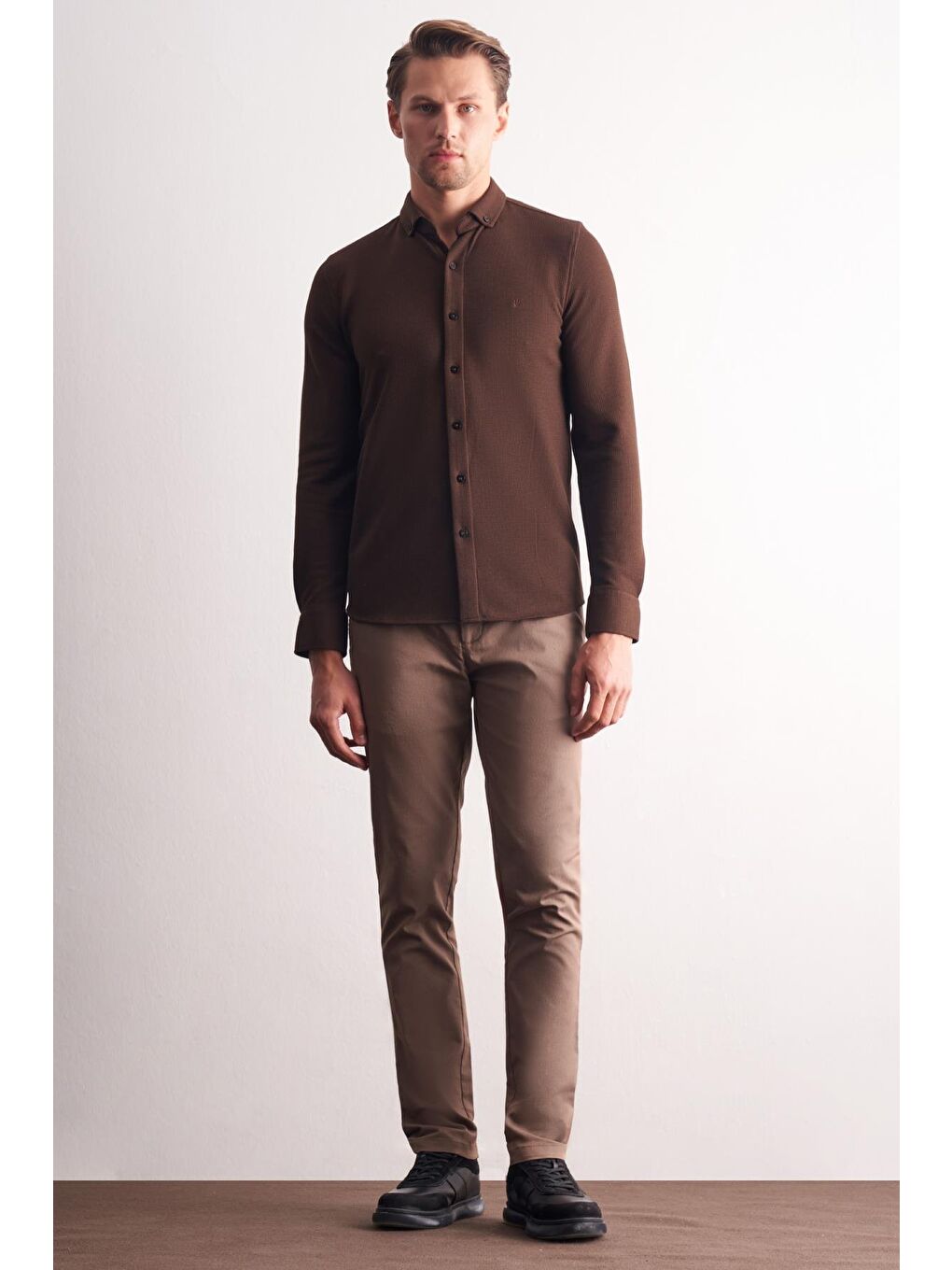 Kahverengi Uzun Kol Düğmeli Yaka  Pamuklu Slim Fit Gömlek 1004255267-1
