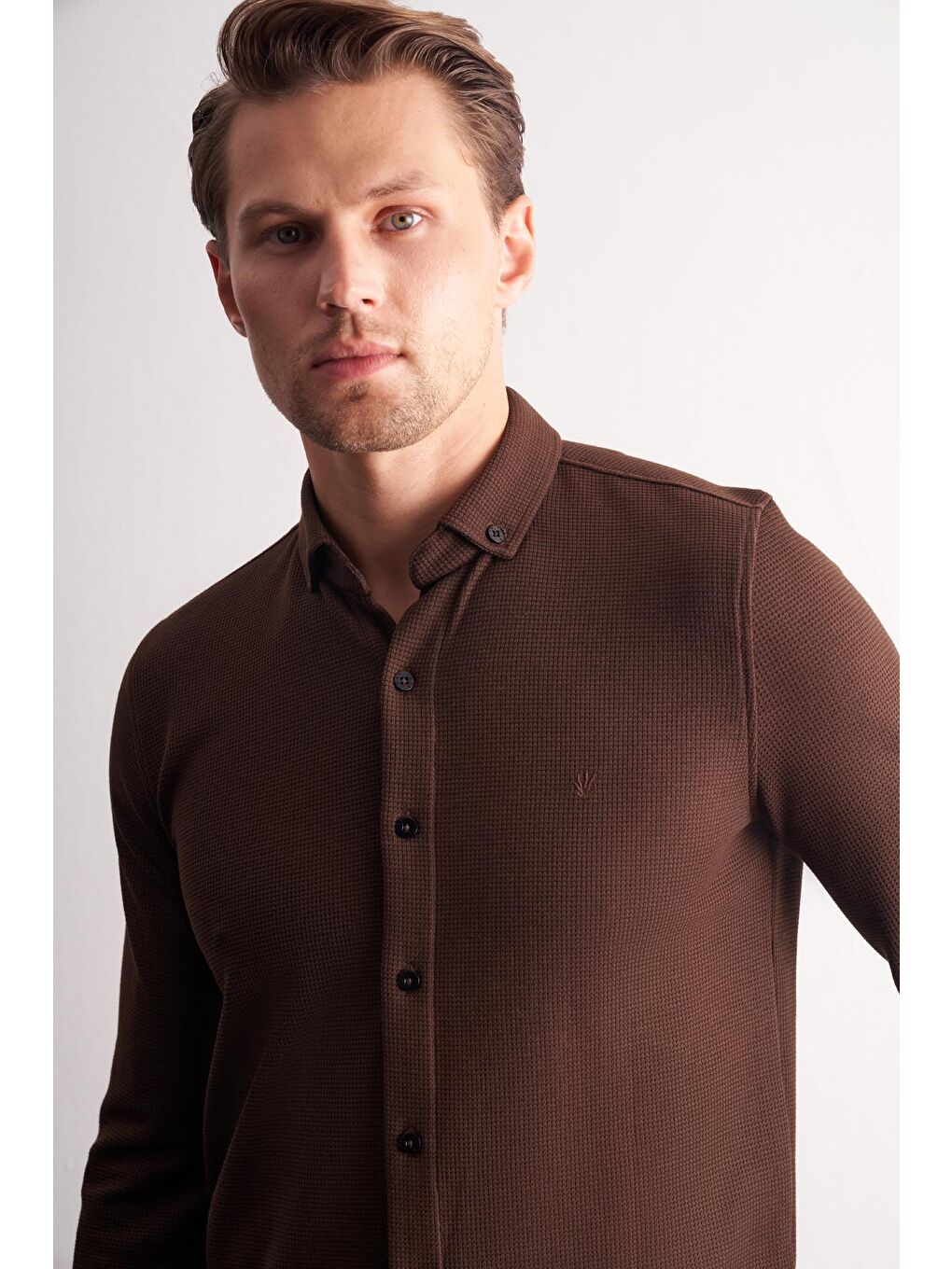 Kahverengi Uzun Kol Düğmeli Yaka  Pamuklu Slim Fit Gömlek 1004255267-3