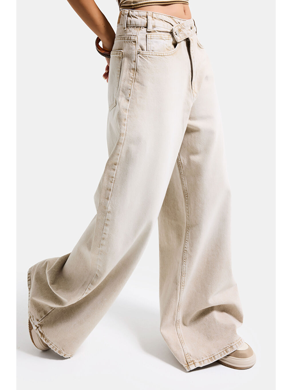 Bej Kadın Taş Renk 4s6-76 Mega Baggy Fit Kemer Detaylı Bol Kesim Denim Jean-1