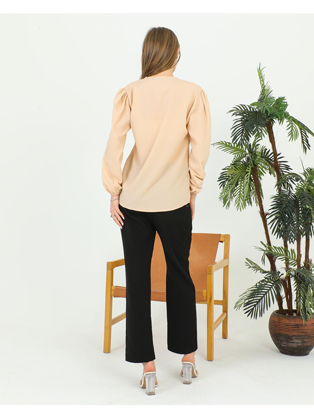 Bej Kadın V Yaka Bluz 1979-1