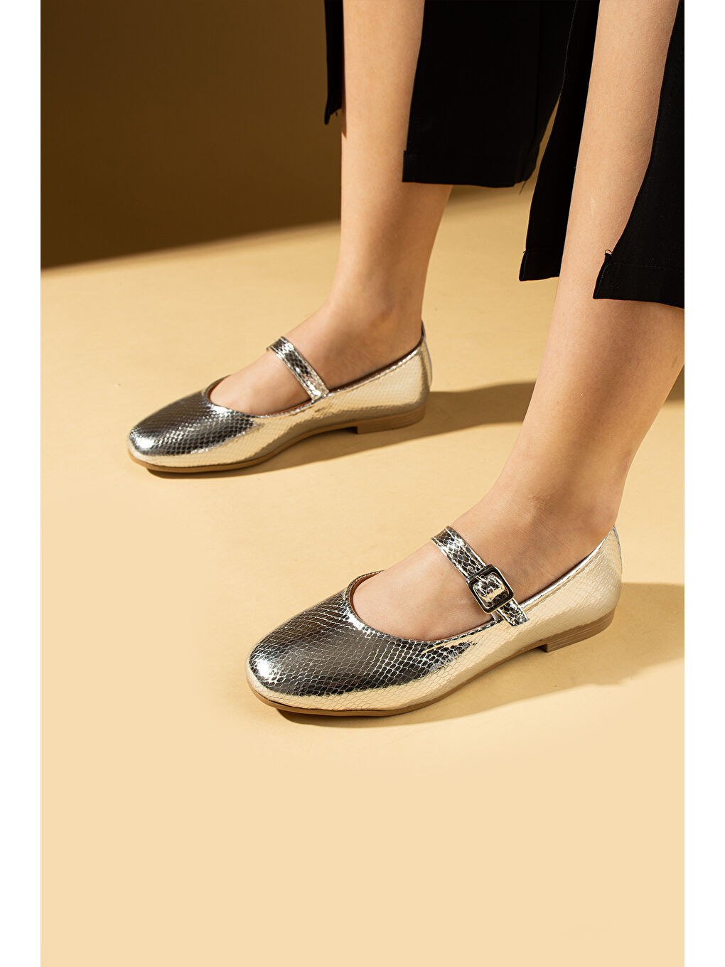 Gri Kroko Desenli Tokalı Rahat Kalıp Kadın Babet 57-52-25Yılan