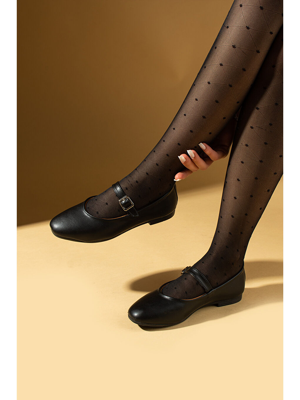 Siyah Tokalı Rahat Kalıp Kadın Babet 57-52-25Cilt-1