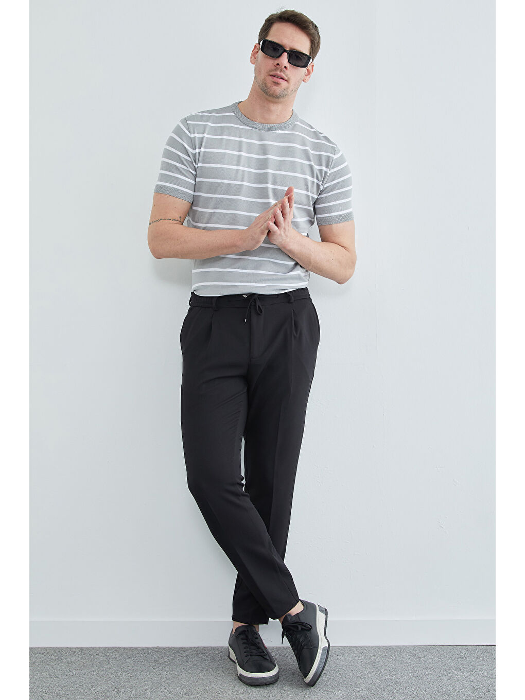 Gri Çizgili Bisiklet Yaka Triko Tişört-2