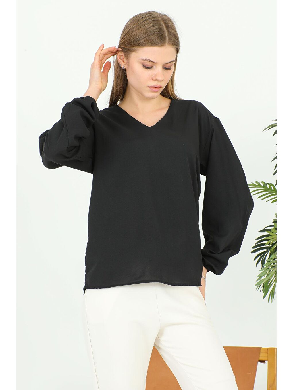 Siyah Kadın V Yaka Bluz 1979-2