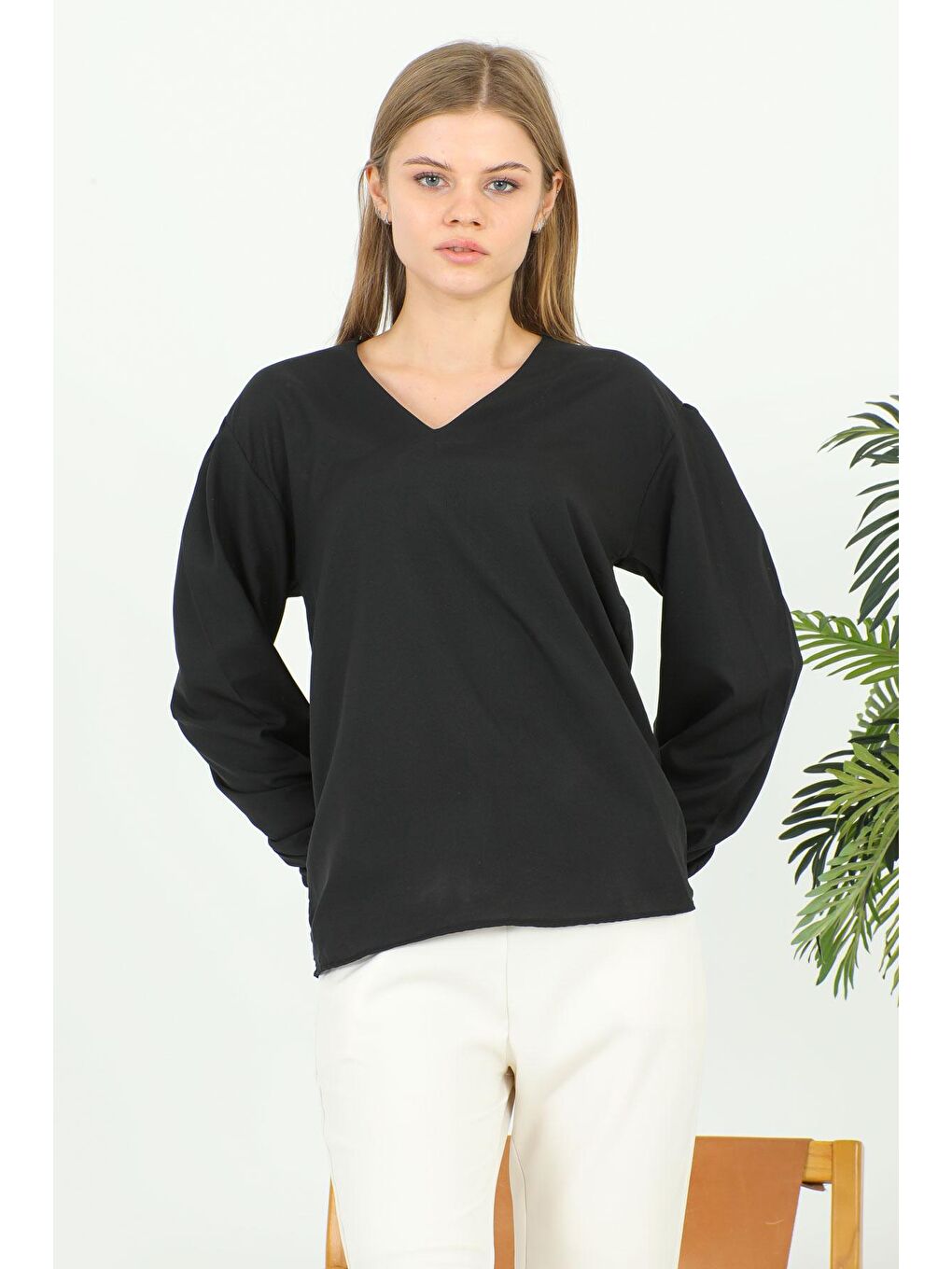 Siyah Kadın V Yaka Bluz 1979-5