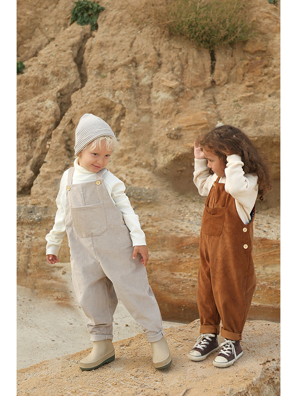 Bej Erkek Çocuk Taş Rengi Kadife Askılı Tulum-2