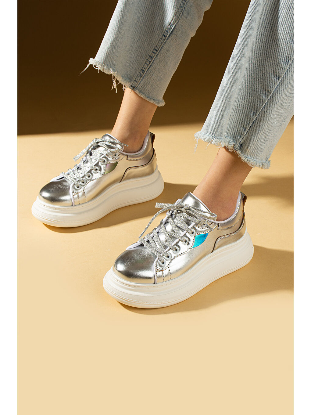 Gri Yüksek Taban Bağcıklı Comfort Kadın Sneakers 36-1050-25