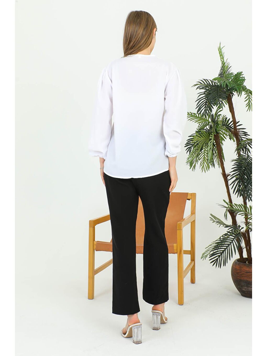 Beyaz Kadın V Yaka Bluz 1979-1