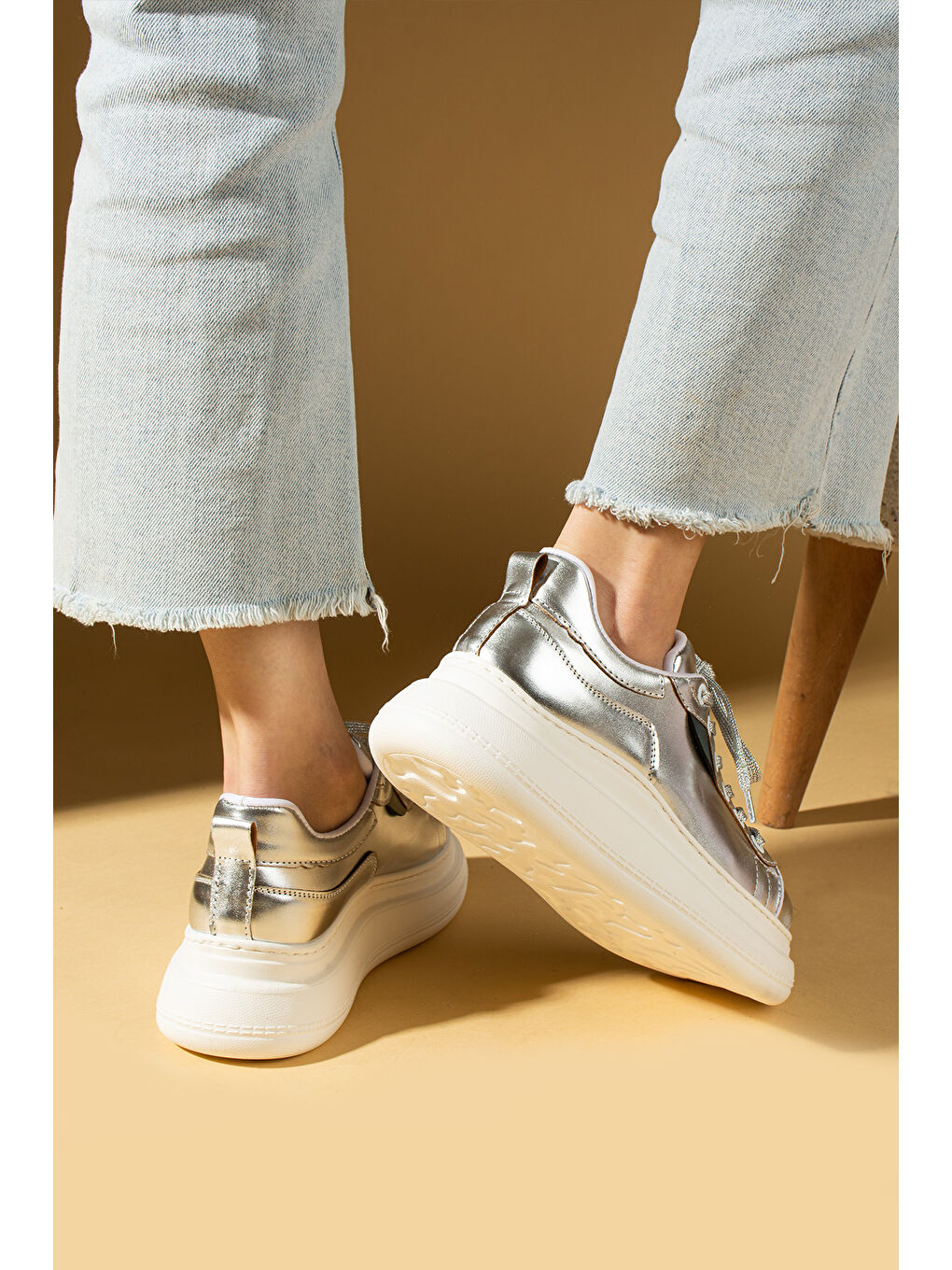 Gri Yüksek Taban Bağcıklı Comfort Kadın Sneakers 36-1050-25-2