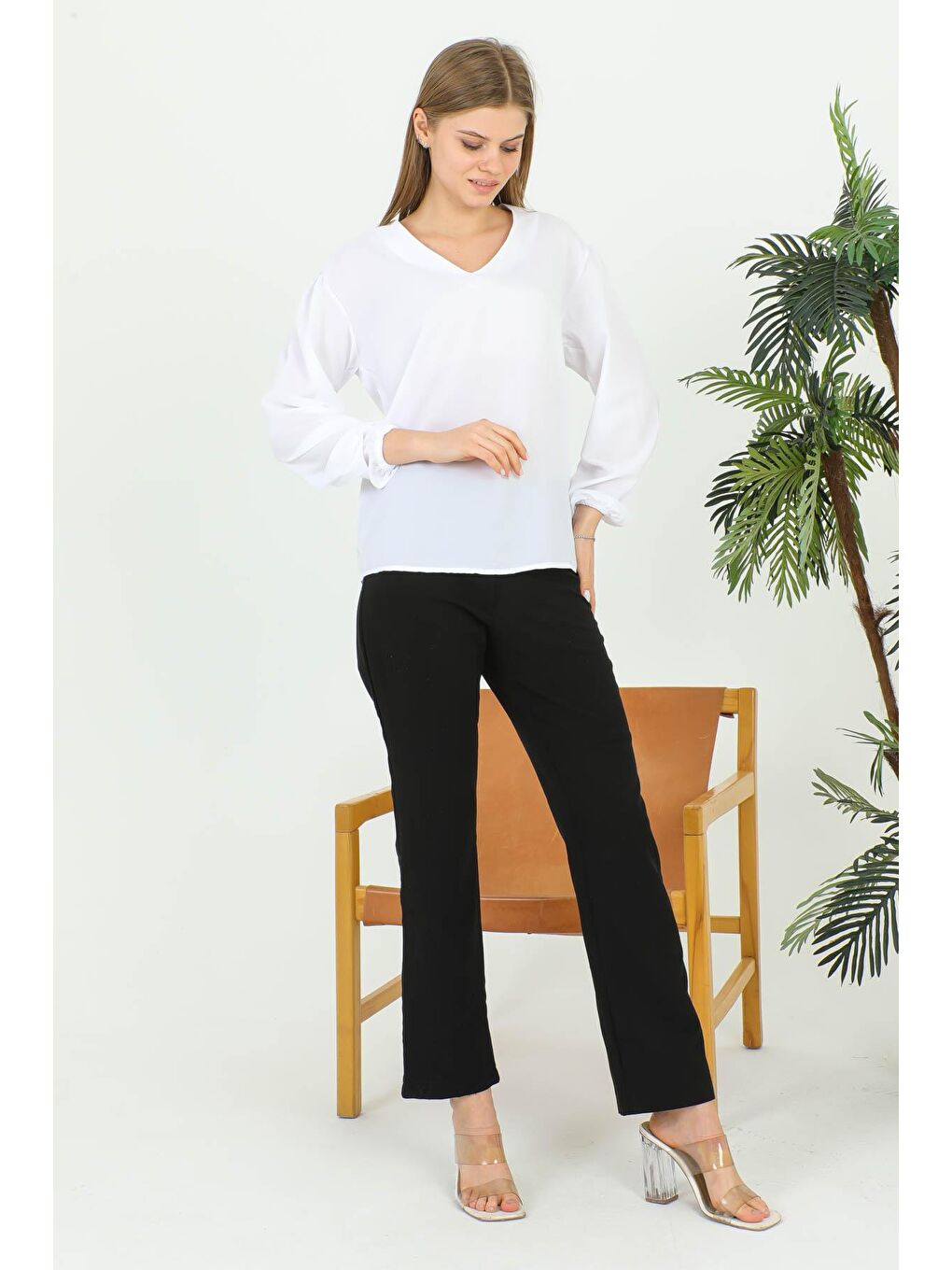 Beyaz Kadın V Yaka Bluz 1979-2