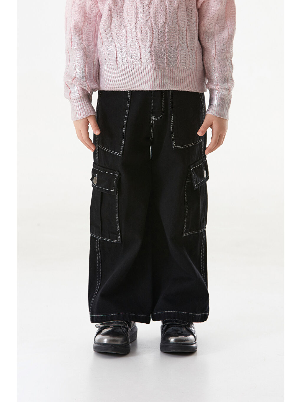 Siyah Kontrast Dikişli Kargo Cepli Kız Çocuk Pantolon-1