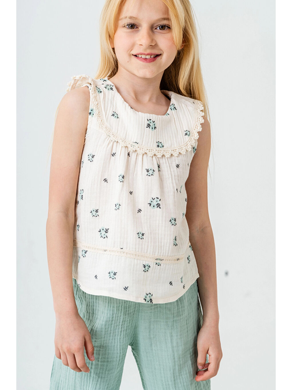 Turkuaz Çiçek Desenli Kız Çocuk Müslin Takım 3828-1