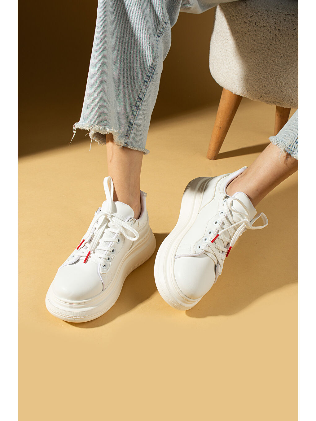 Beyaz Yüksek Taban Bağcıklı Comfort Kadın Sneakers 36-1050-25-1