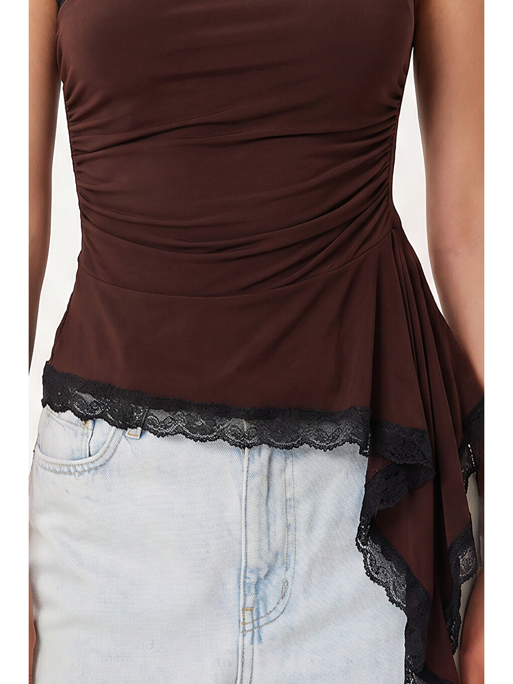 Kahverengi Asimetrik Dantelli Sandy Bluz KAHVERENGİ LZV0069-1