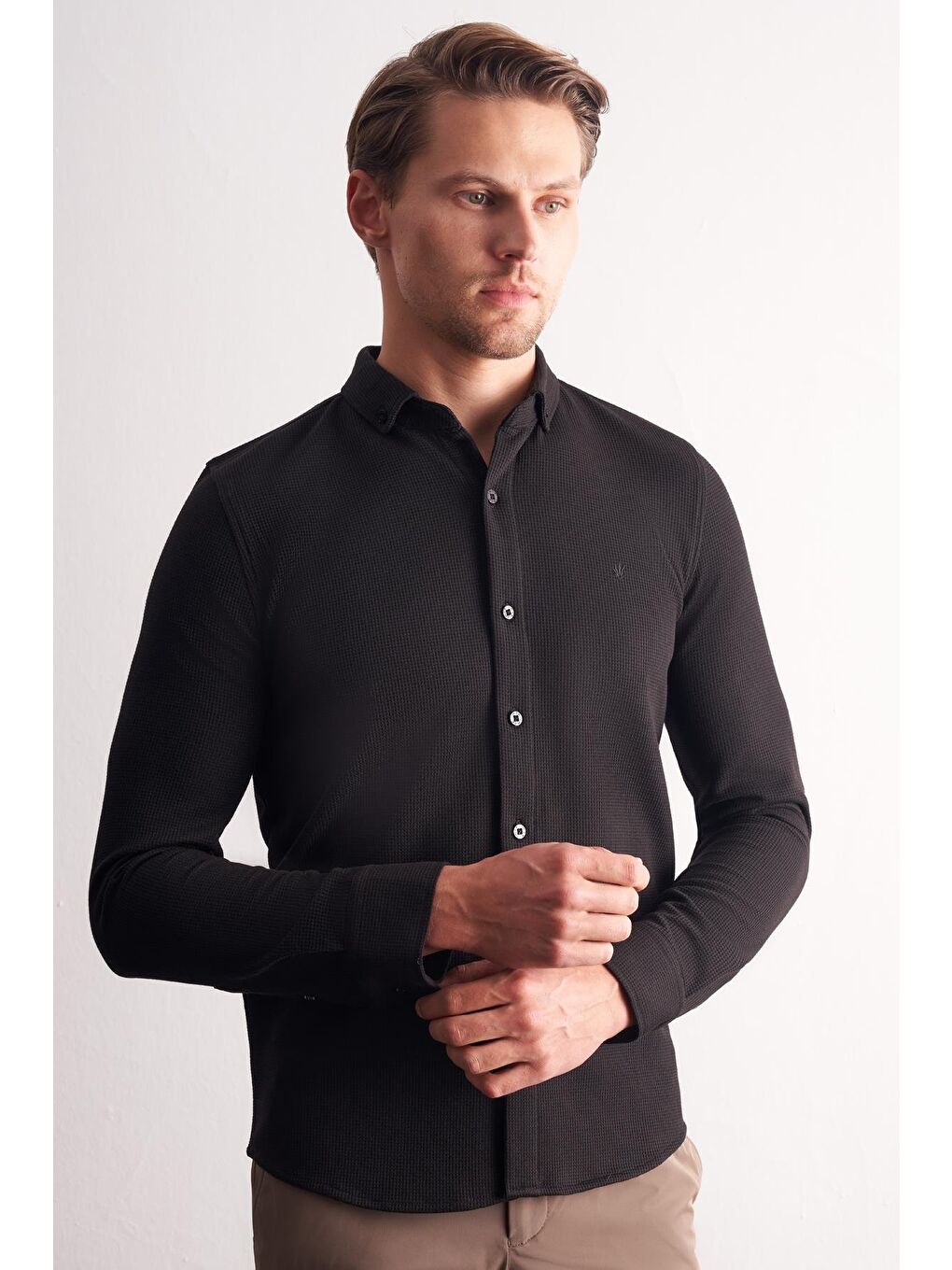 Siyah Uzun Kol Düğmeli Yaka  Pamuklu Slim Fit Gömlek 1004255267