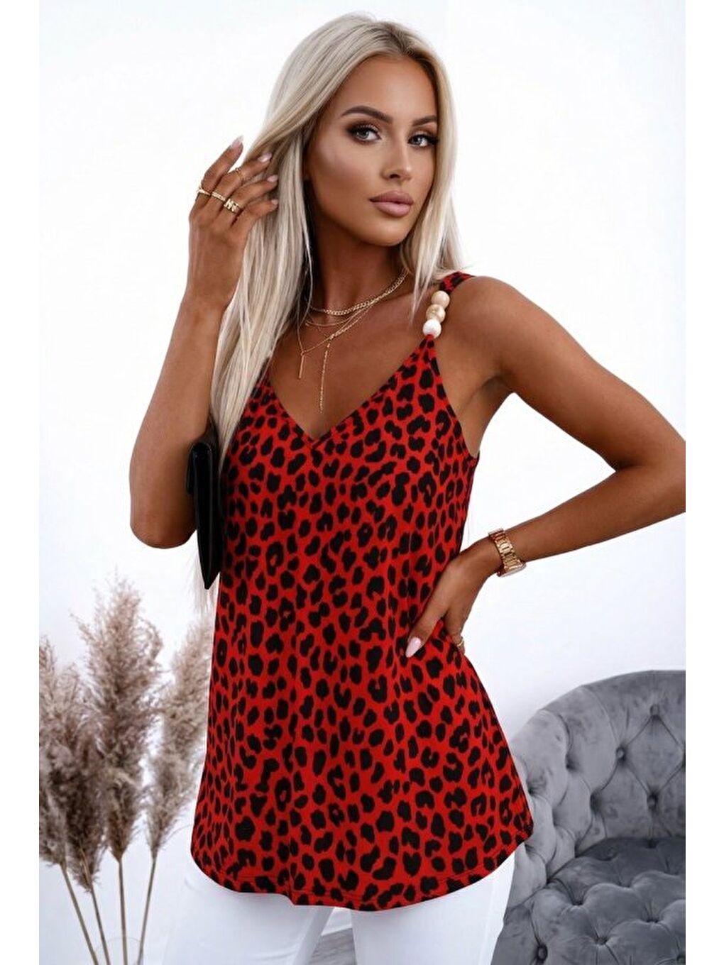 Kırmızı Kadın Askılı V Yakalı Boncuk Detaylı Leopar Desenli Süprem Bluz-1