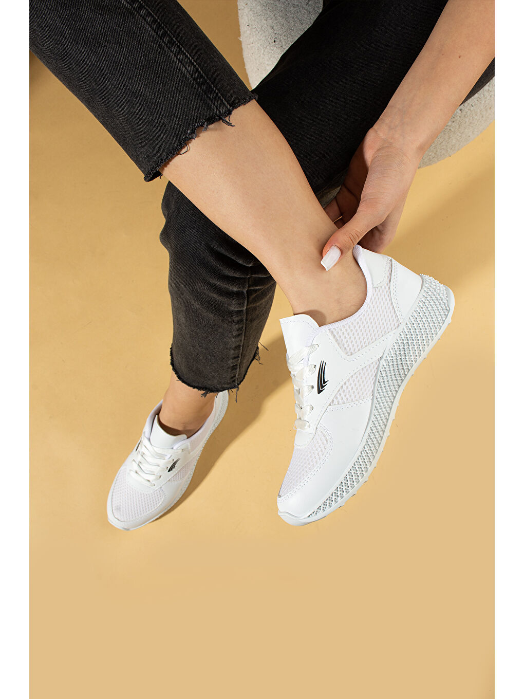 Beyaz Fileli Rahat Taban Bağcıklı Comfort Kadın Sneaker 001-1313-25-2