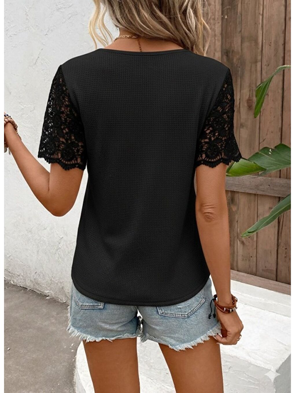 Siyah Kadın Kısa Kollu V Yakalı önden Düğmeli Dantel Detaylı Waffle Bluz-2