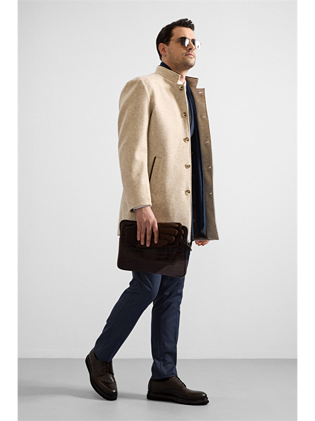 Bej Regular Hakim Yaka Düz Yan Cepli Kaban-3