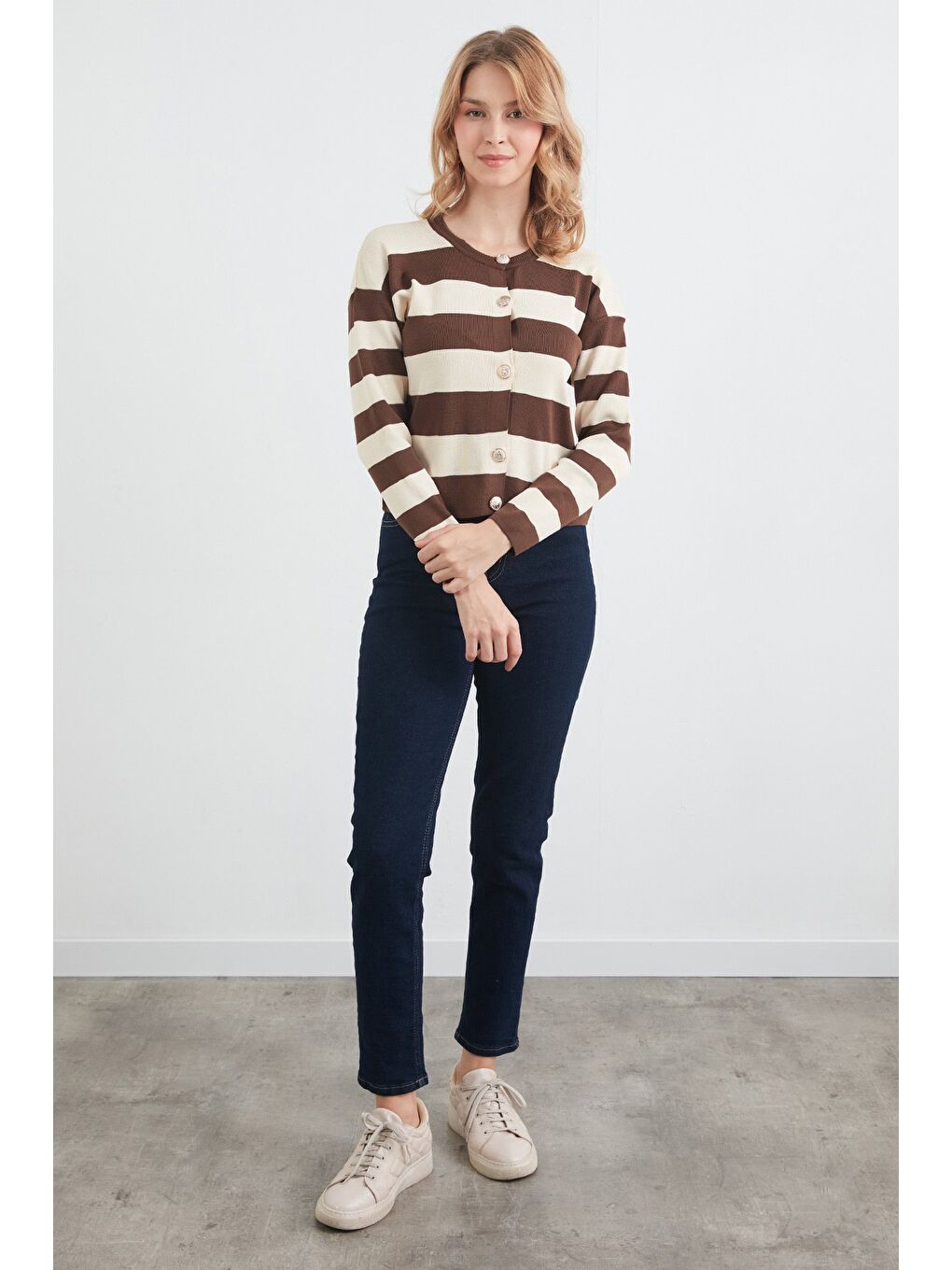 Kahverengi Çizgili Düğmeli Triko Hırka-3