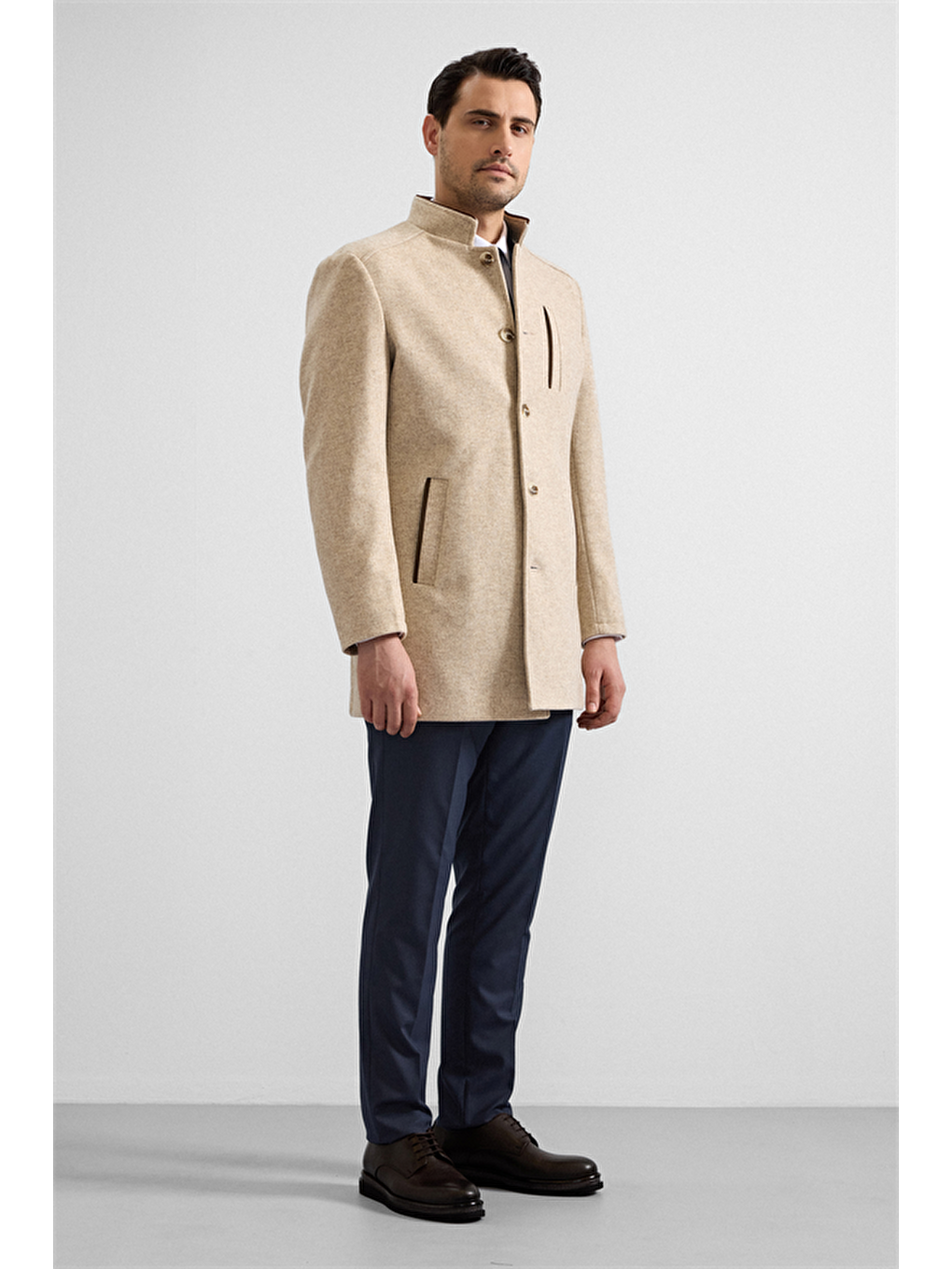 Bej Regular Hakim Yaka Düz Yan Cepli Kaban-5