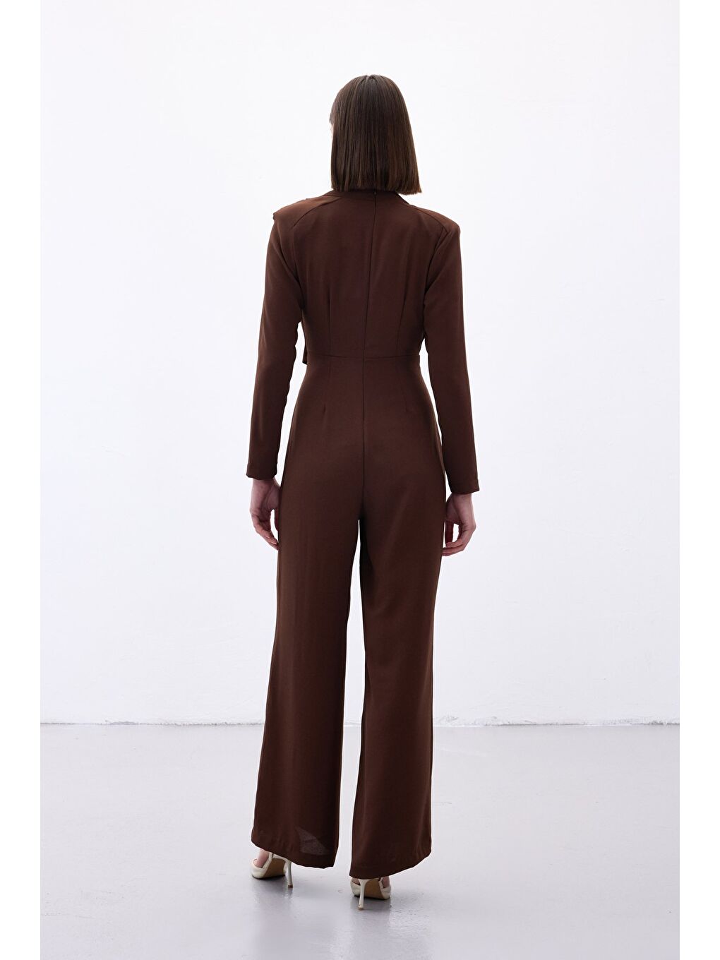 Kahverengi Fiyonk Aksesuarlı Krep Tulum - Kahve-7