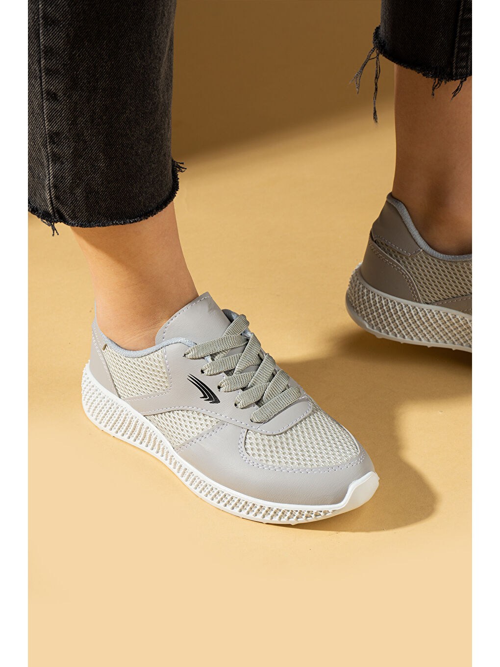 Gri Fileli Rahat Taban Bağcıklı Comfort Kadın Sneaker 001-1313-25-2