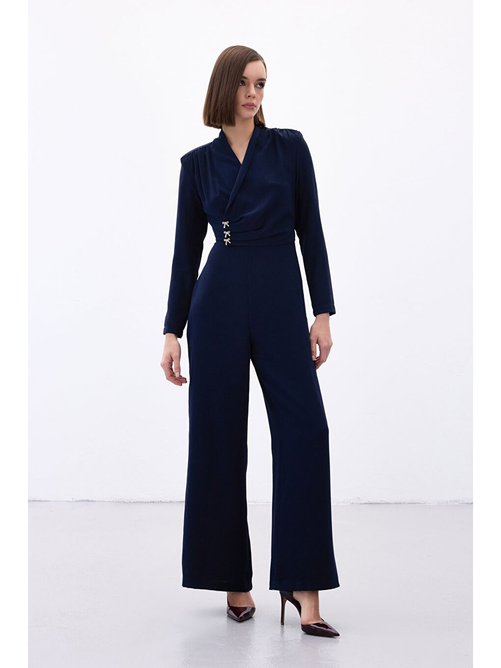 Fiyonk Aksesuarlı Krep Tulum - Lacivert-2