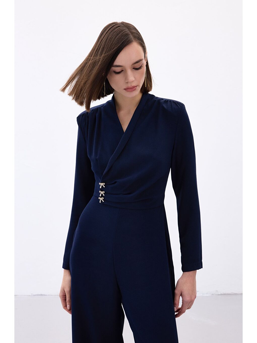 Fiyonk Aksesuarlı Krep Tulum - Lacivert-5