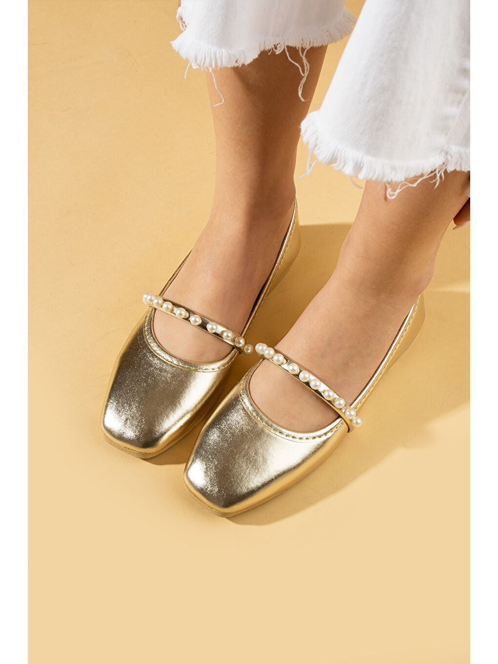 Sarı Küt Burun İnci Detaylı Tek Bant Hafif Rahat Kalıp Kadın Babet 81-119-25