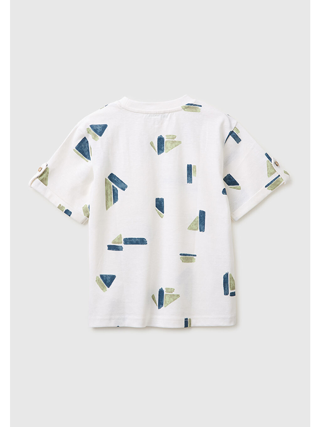 Erkek Çocuk Beyaz Logo İşlemeli Düğmeli Cep Detaylı Tamamı Desenli T-Shirt-1