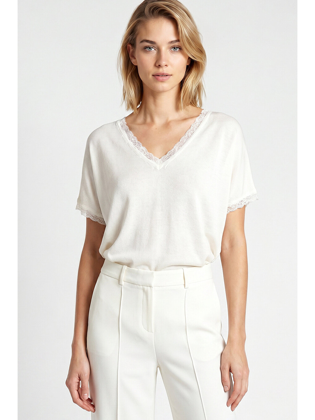 Beyaz Dantelli Oversize Mevsimlik Triko Bluz KEMİK LYY0145-2