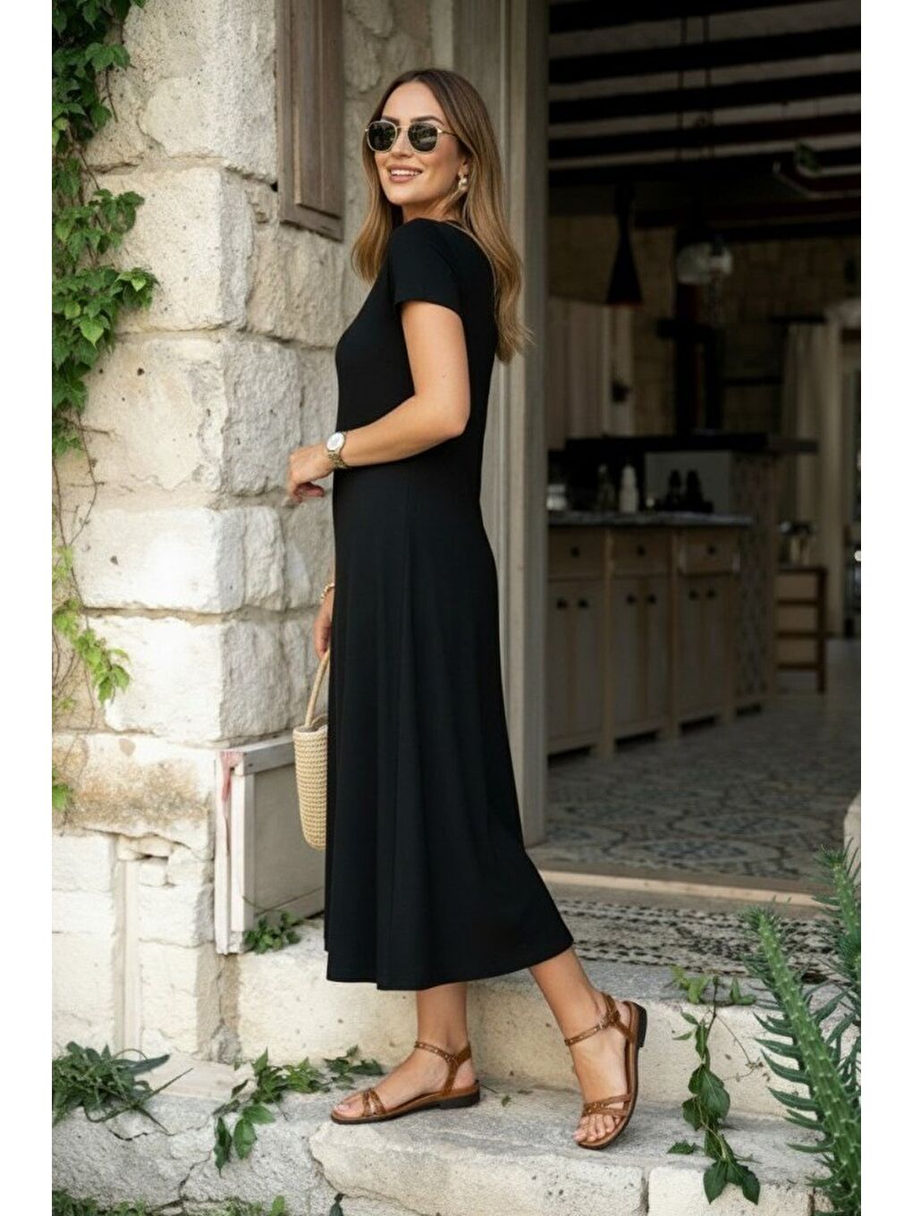 Siyah Kadın Kısa Kollu V Yakalı Yırtmaçlı Midi Viskon Elbise-2