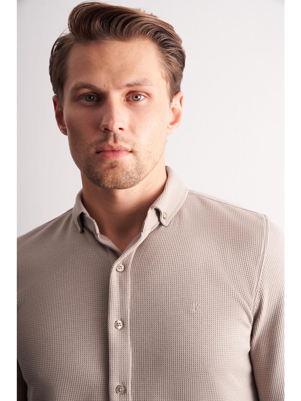 Bej Taş Rengi Uzun Kol Düğmeli Yaka  Pamuklu Slim Fit Gömlek 1004255267-3
