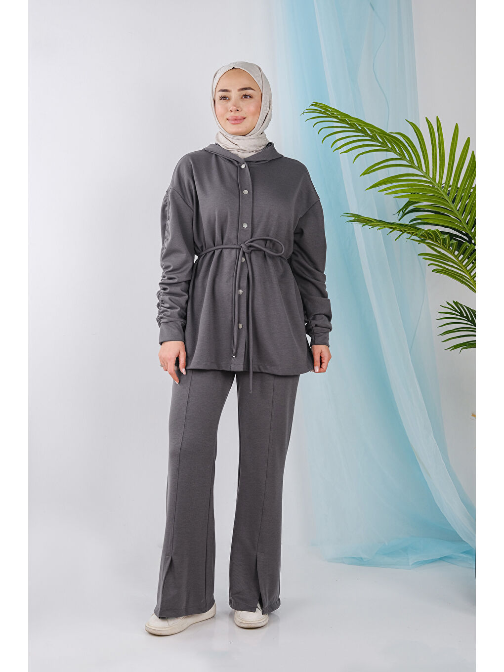 Gri Kolları Fırfır Detaylı Takım Füme