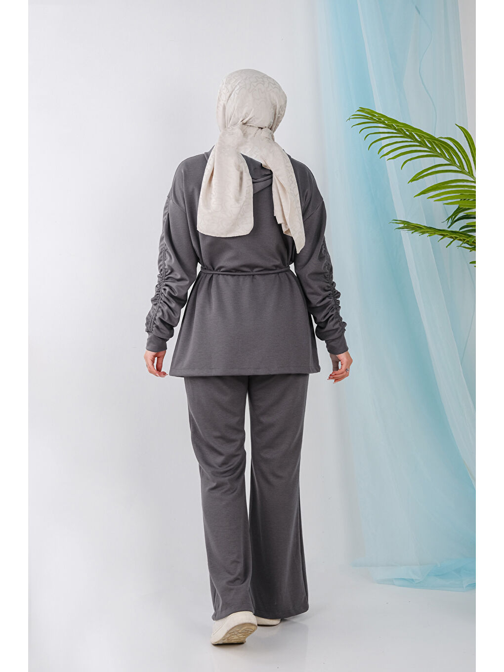 Gri Kolları Fırfır Detaylı Takım Füme-3