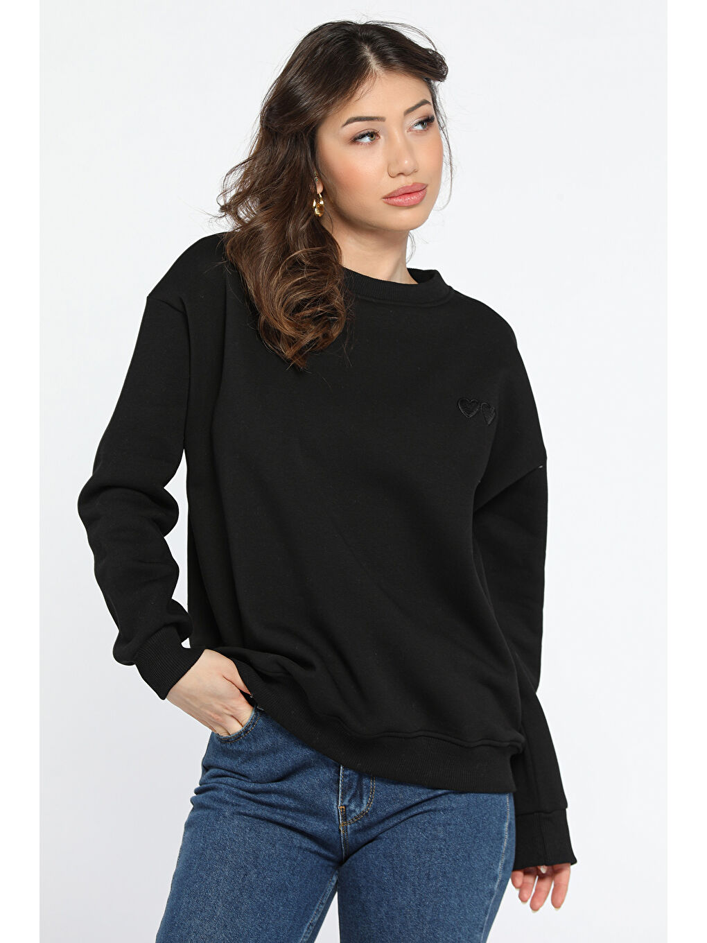 Siyah Kalp Nakışlı Üç İplik Şardonlu Kadın Sweatshirt