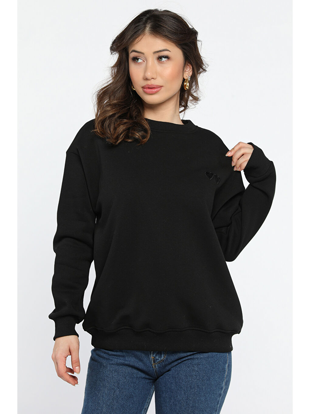 Siyah Kalp Nakışlı Üç İplik Şardonlu Kadın Sweatshirt-1