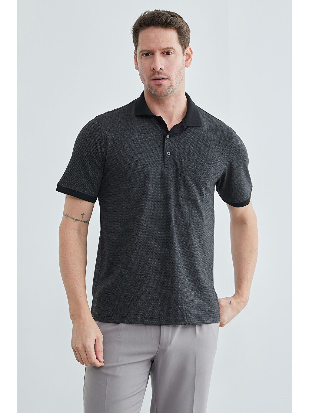 Siyah Petek Kumaş Düğmeli Polo Yaka Tişört-1