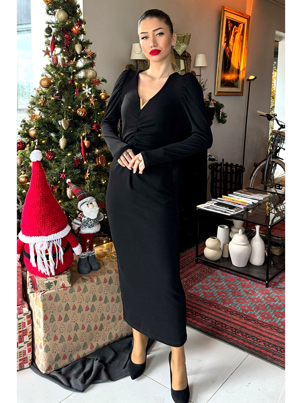 Siyah Kadın V Yaka Gold Toka Detaylı Ön Büzgülü Elastanlı Elbise